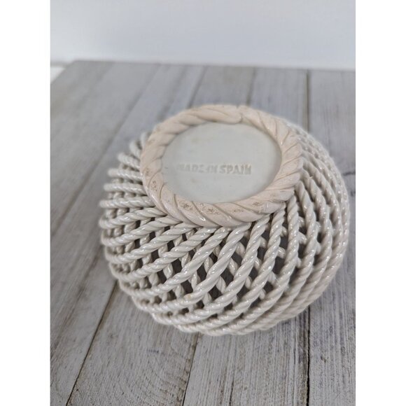 Vintage Woven Basket Weave Ceramic Covered Triniket Dish Roses Spain White Pink - Picture 8 of 9